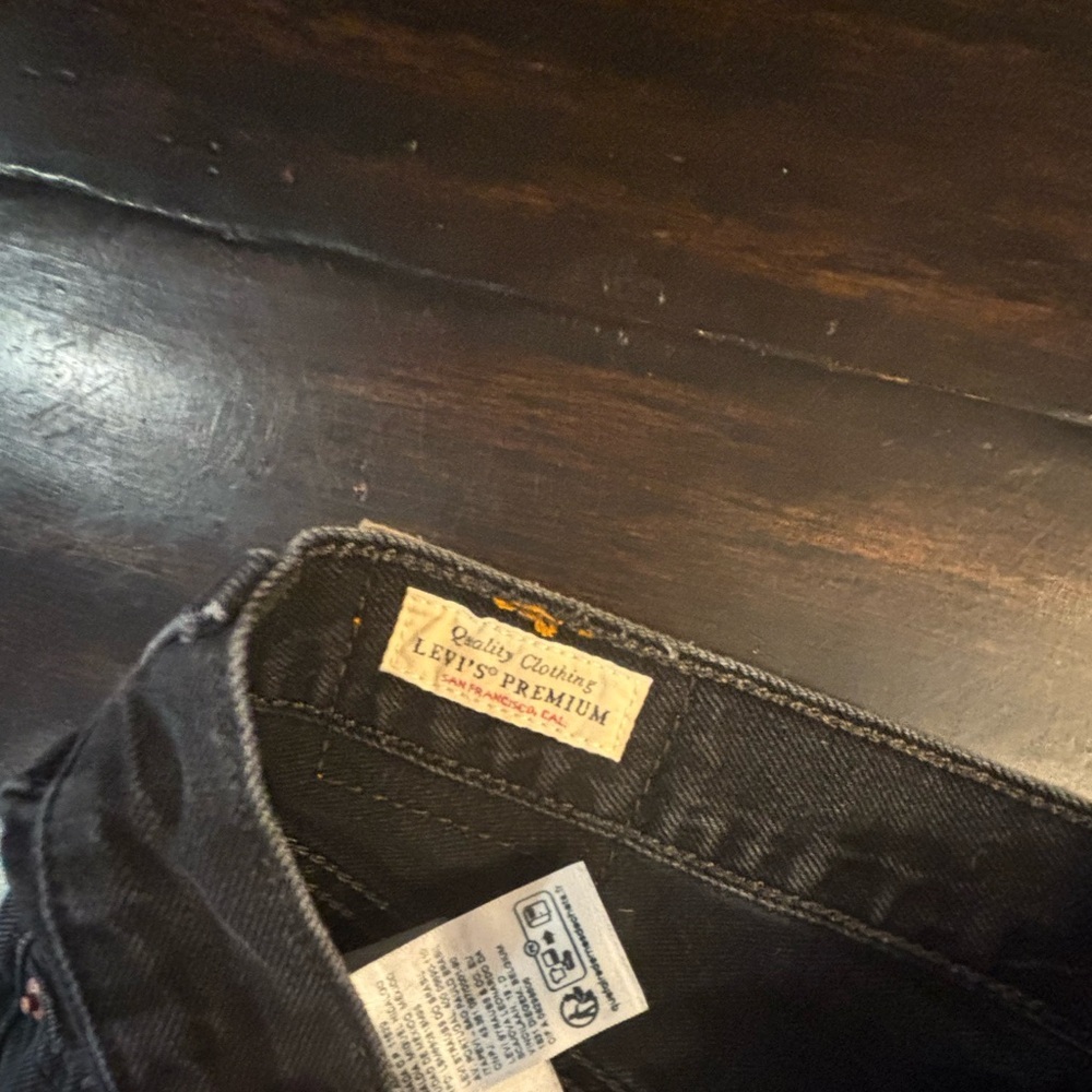 Levi's Black Denim Cutoff button fly Shorts with Frayed Hem - size 30 - Picture 5 of 10